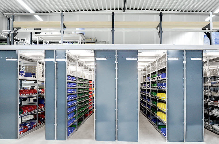 hofe :: Regalanlage mit Abdeckung